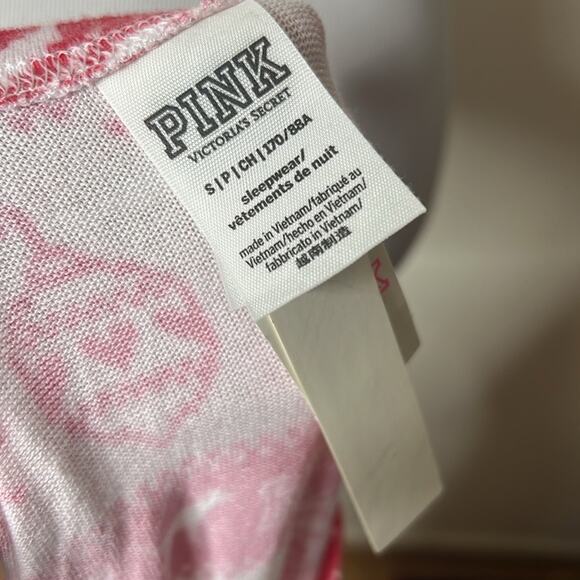 PINK Victoria’s Secret Red and White Christmas Print Sweatshirt - Picture 6 of 7